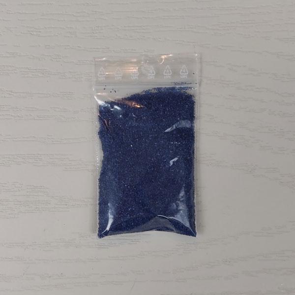 Dekorhomok ultramarinkék kvarchomok, 30 g, szemcseméret 0,4-0,8 mm.