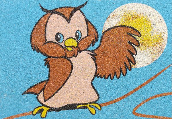 Okos bagoly homokkép színes homokból készült kreatív sablonkép.