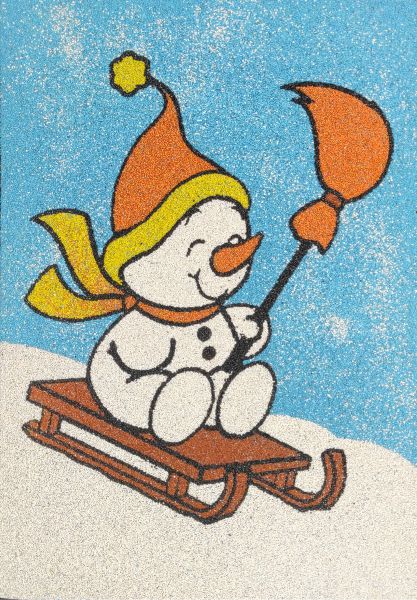 Színes homokkép szánkós hóemberrel, kreatív kézműves tevékenység gyerekeknek.