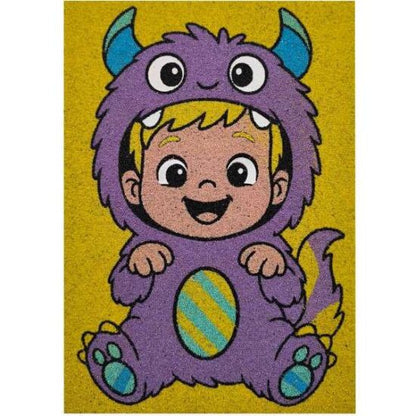 Kisfiú homokfestéshez készült sablonképpel és színes homokkal